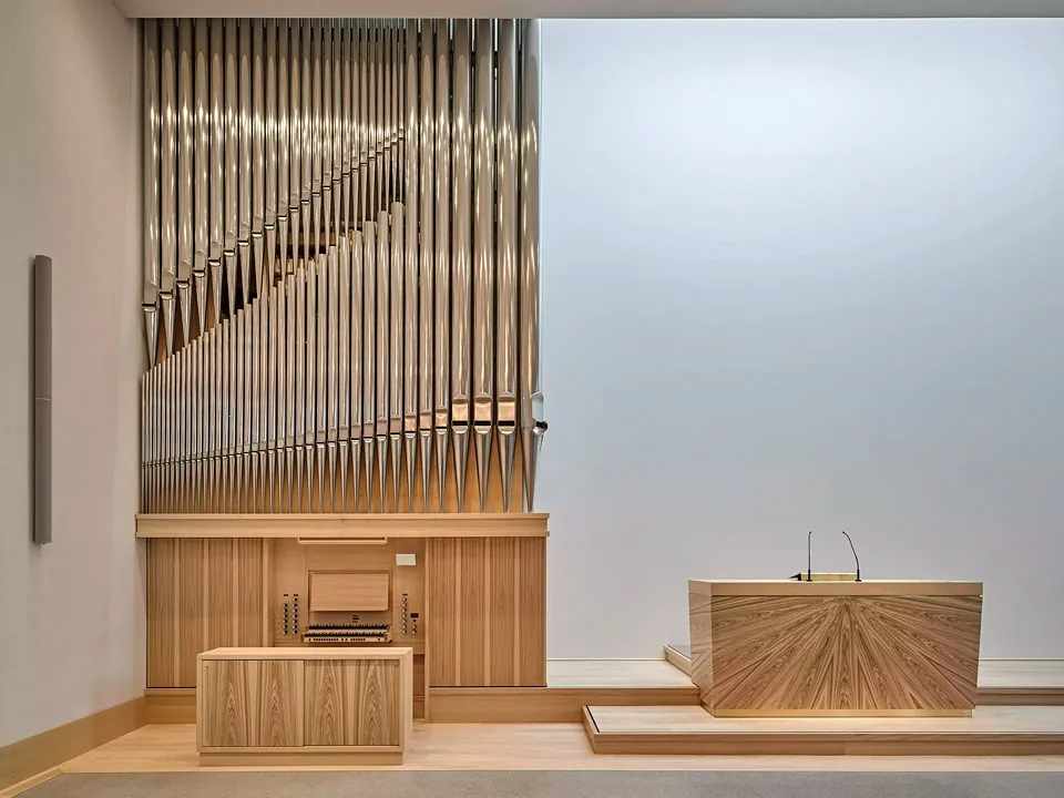 Altar mit Orgel