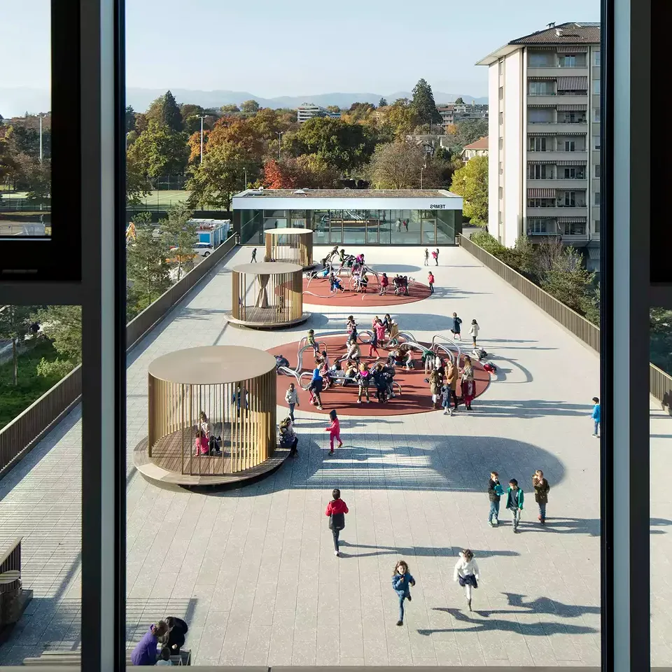 Ecole: préau supérieur