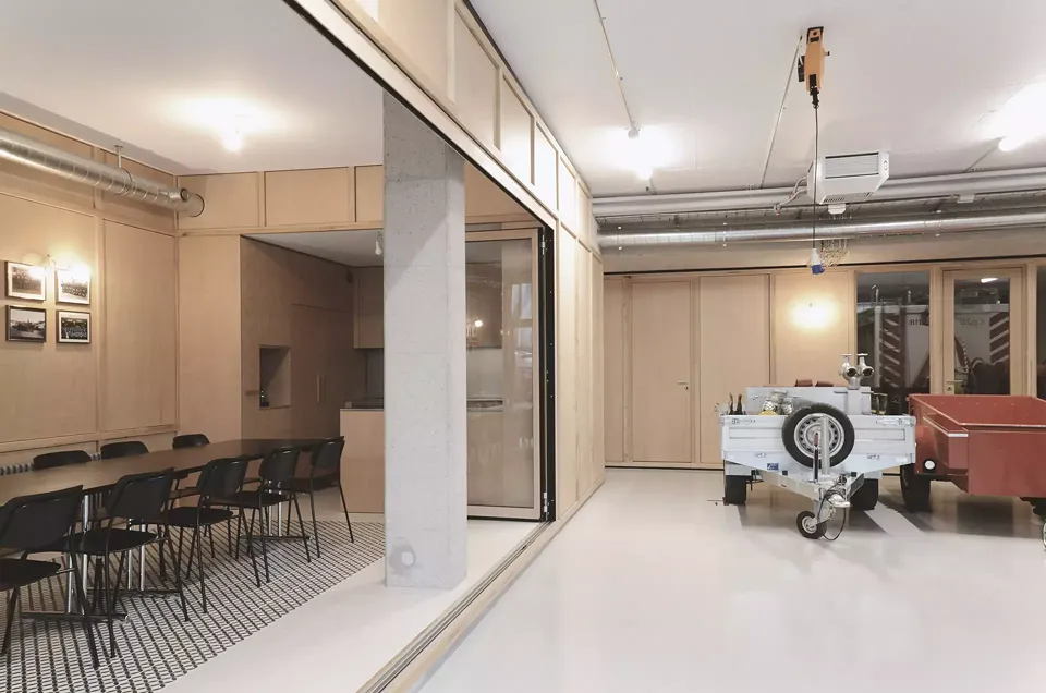 Garage/Salle de réunion