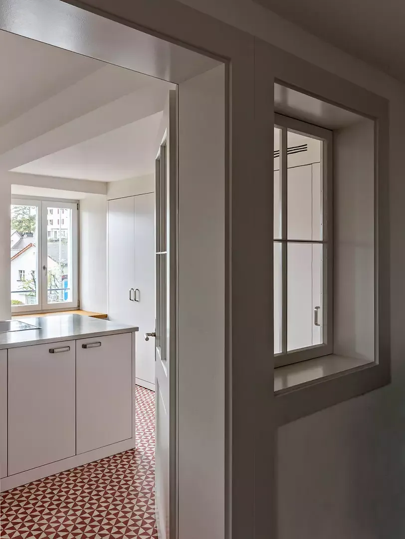 Vue vers la cuisine d'entrée