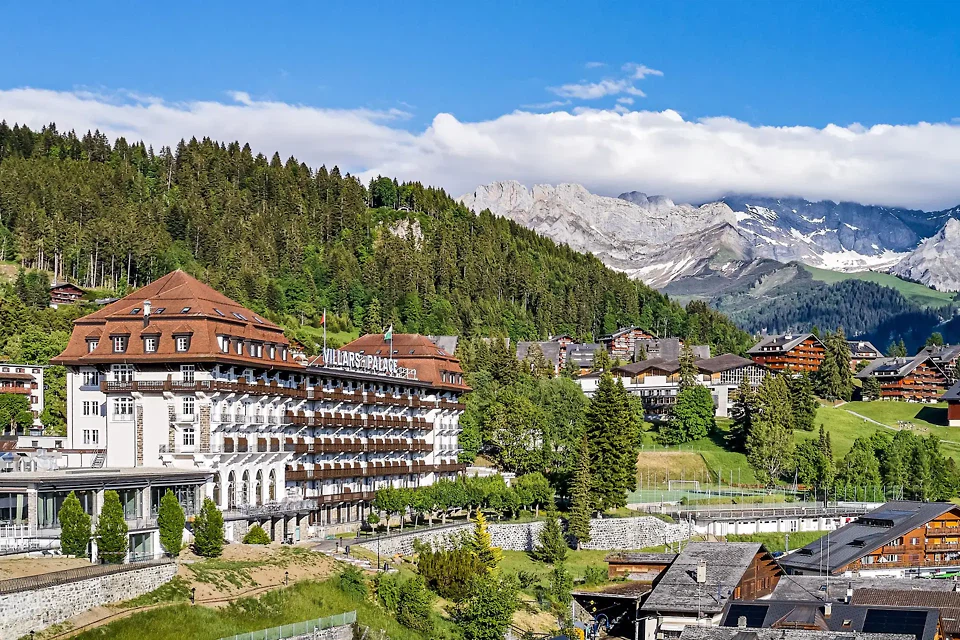 Villars Palace à Villars-sur-Ollon, grand hôtel historique dans les Alpes vaudoises