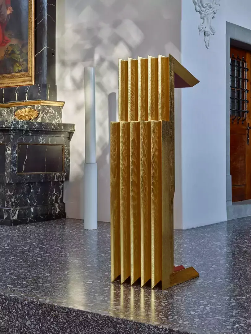 Detailansicht Ambo und Osterkerze
