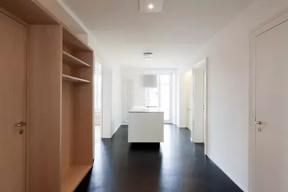 Eingangsbereich mit Blick auf Küche