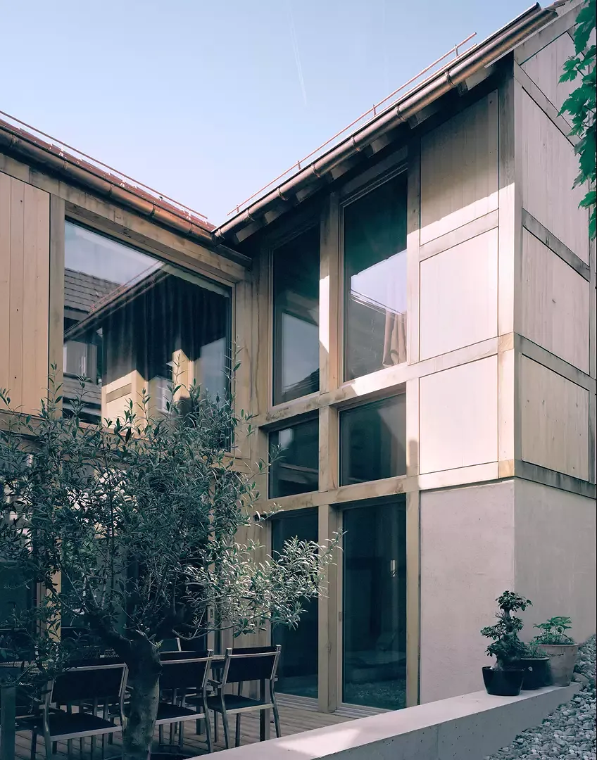 Détail de la façade en bois