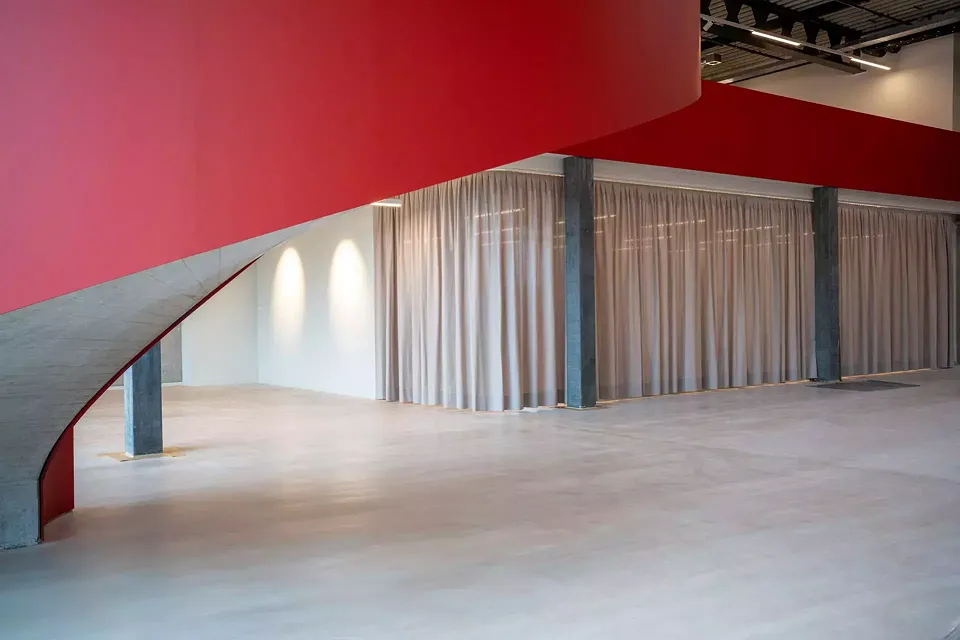 Showroom mit Blick auf Schulungsraum