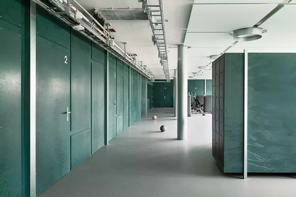 Eingangsbereich – Plastik