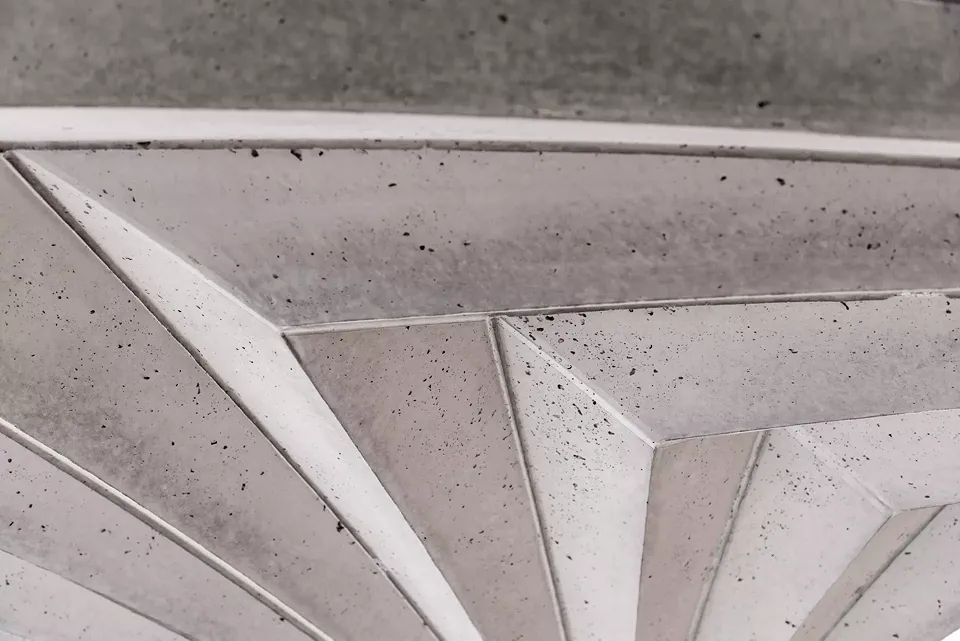 Detail of the intrados of the fan-vaulted floor along crown
