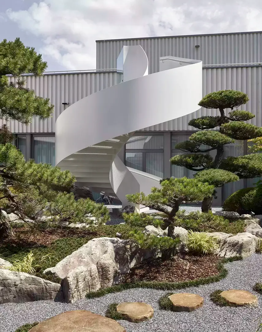 Corte bonsai e scala a spirale