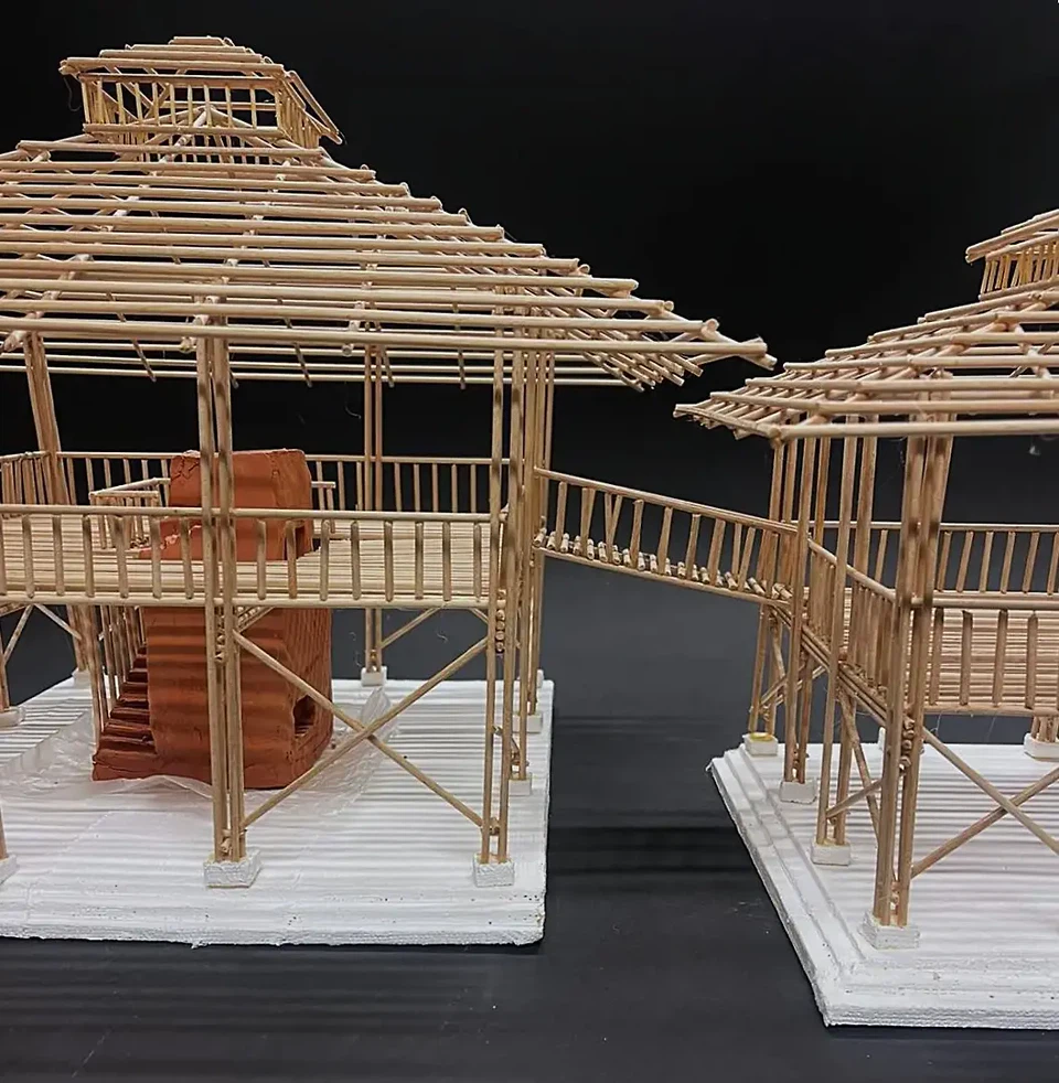 Treppenskulptur und Bambusstruktur