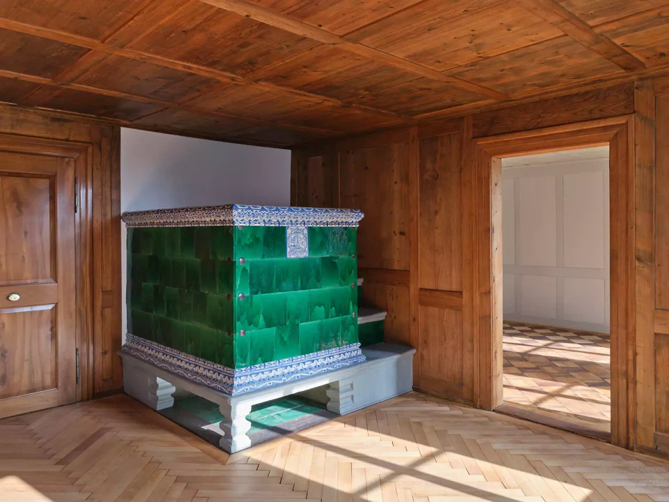 Poêle en faïence au rez-de-chaussée