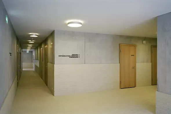 Couloir mênant à la ludothèque