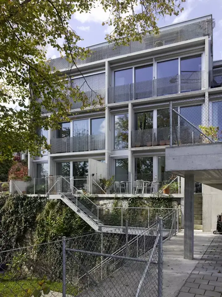 détail vue sud: accès au jardin commun et privé