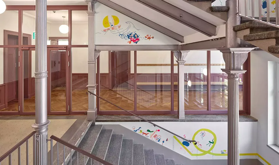 Treppenhaus mit Korridorabschluss