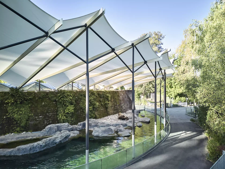 Schattendach mit Fachwerk