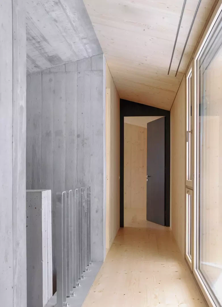 Übergang Beton-Holz im 2. Obergescboss