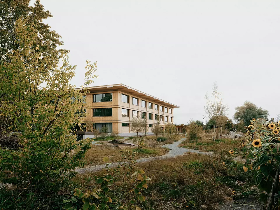 Neubau in naturnaher Umgebung
