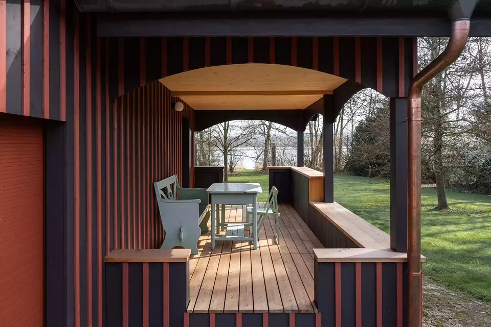 Veranda mit sitzhoher Brüstung
