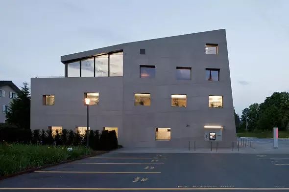Nachtansicht Westfassade