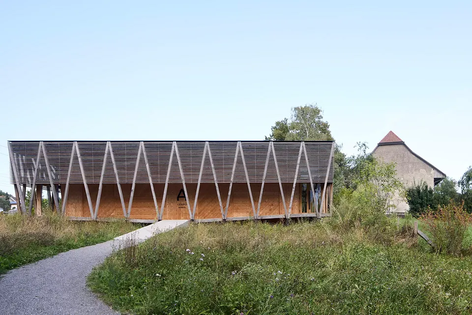 Zugang zum neuen Kunstpavillon