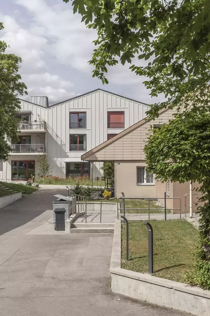 Le nouveau bâtiment dans son contexte