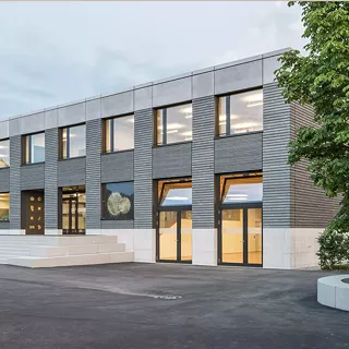 Solare Plus-Energie-Schulhaus Kastanienhof St. Magarethen
