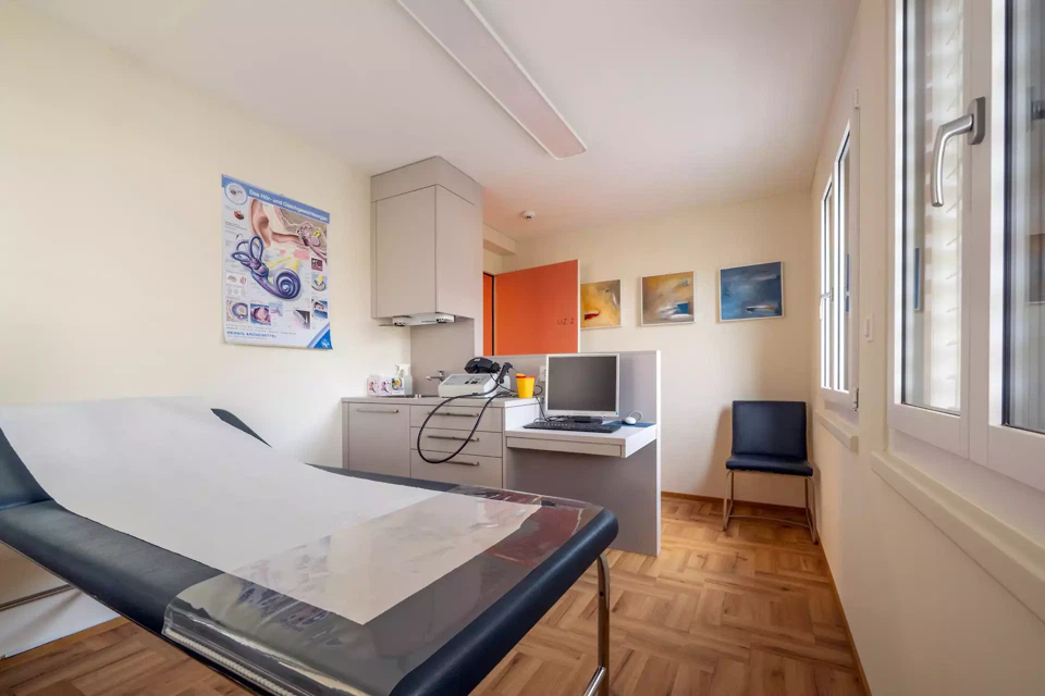 Untersuchungszimmer für diverse Untersuchungen in einer Hals- Nasen und Ohrenarztpraxis