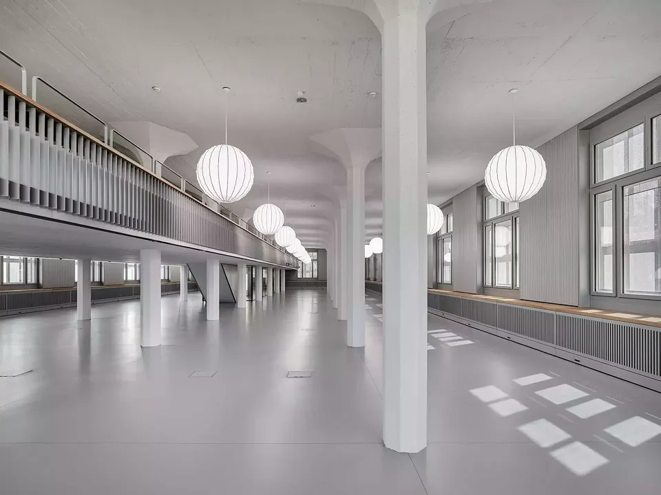 Hallenraum unmöbliert