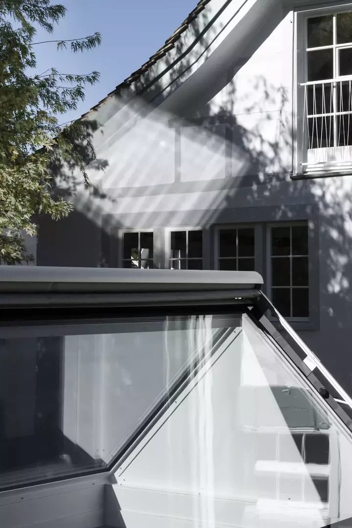 Zolli, Umbau Zollikon, Reflektion im neuen Glasdach