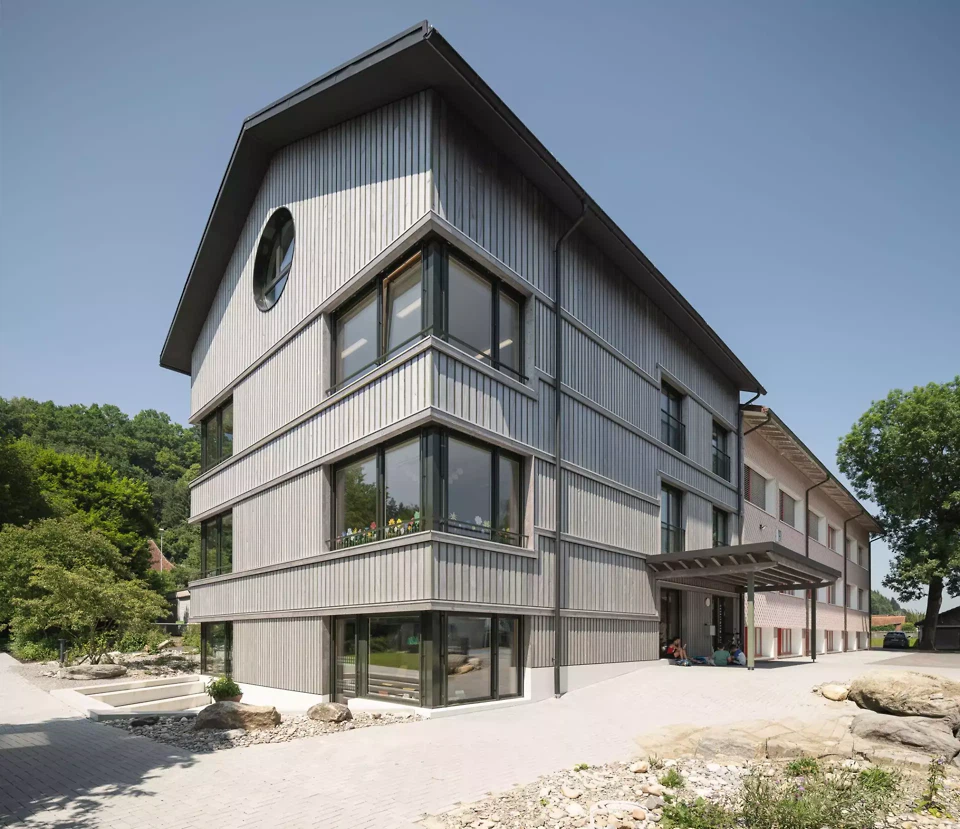 Le bâtiment de tête comme nouveau visage de l’école
