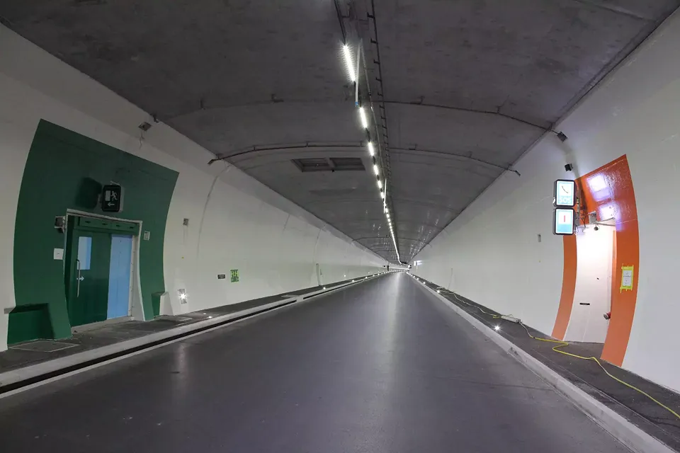 Tunnel -Strasse Innen
