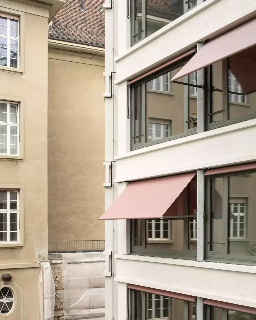 Im Dialog mit dem benachbarten Schulhaus von Hans Bernoulli