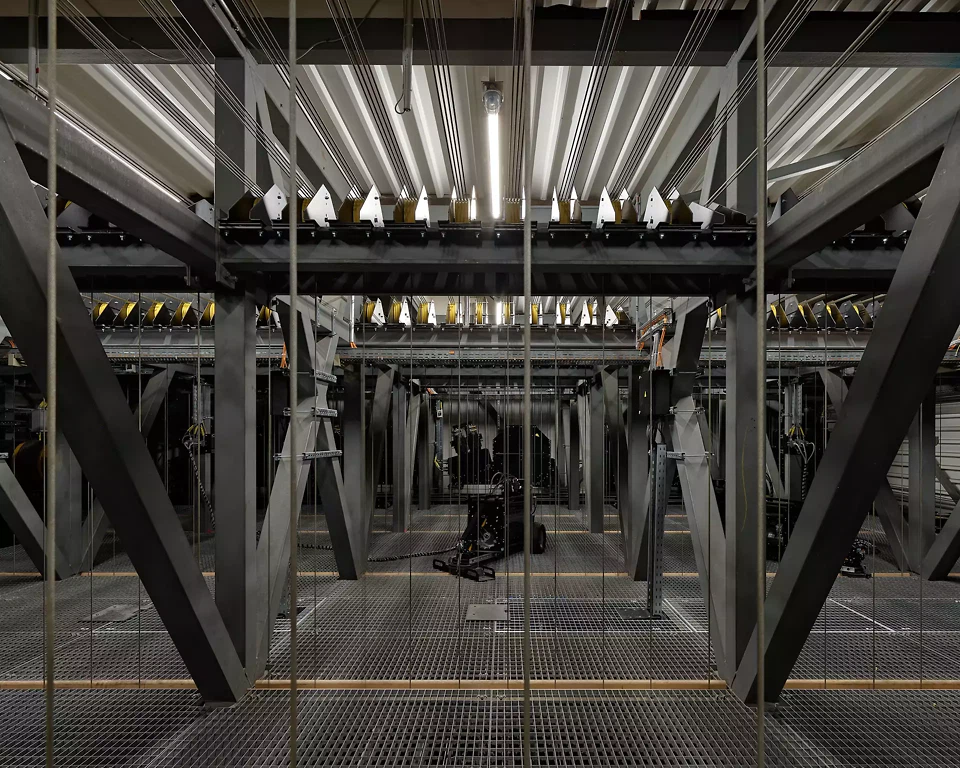 Schnürboden mit Bühnenzügen