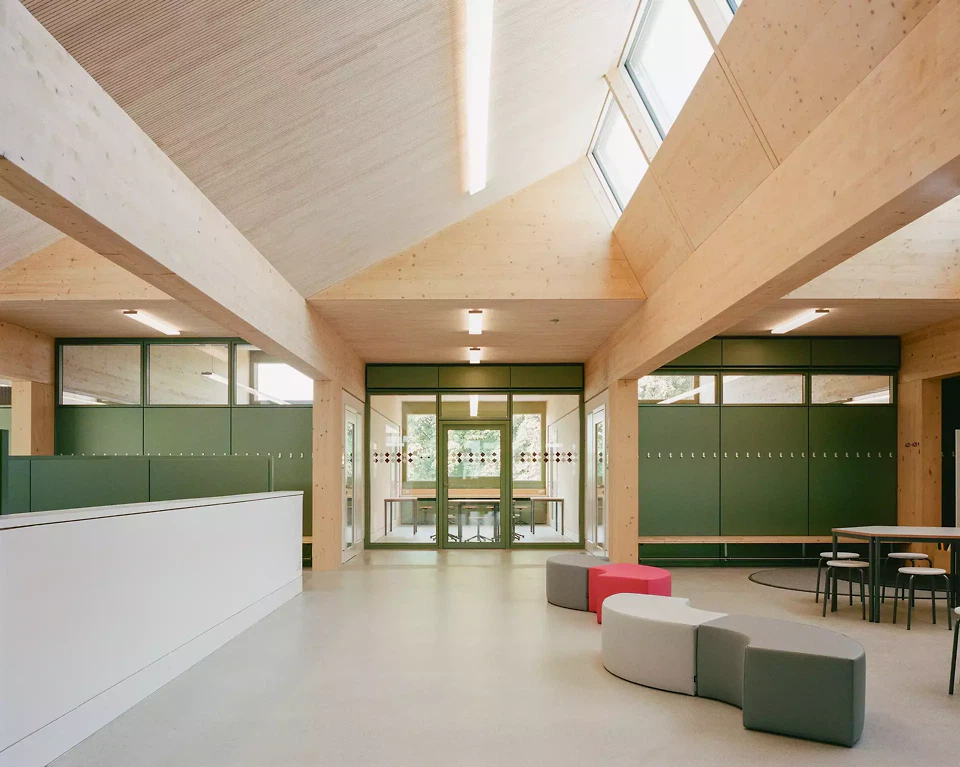 Sheddächer ermöglichen ein vollwertiges, fünftes Klassenzimmer pro Lerncluster