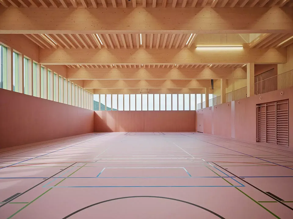 Turnhalle mit 2  Oblichter