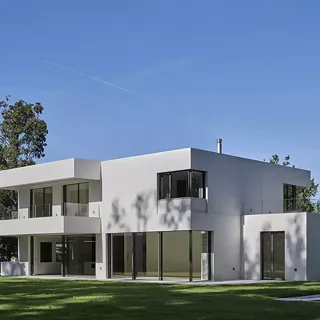 Maison individuelle avec piscine, poolhouse et garage