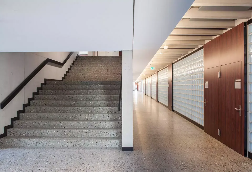Korridor und Treppe