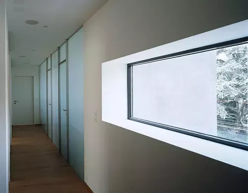 Encorbellement avec salle de bains