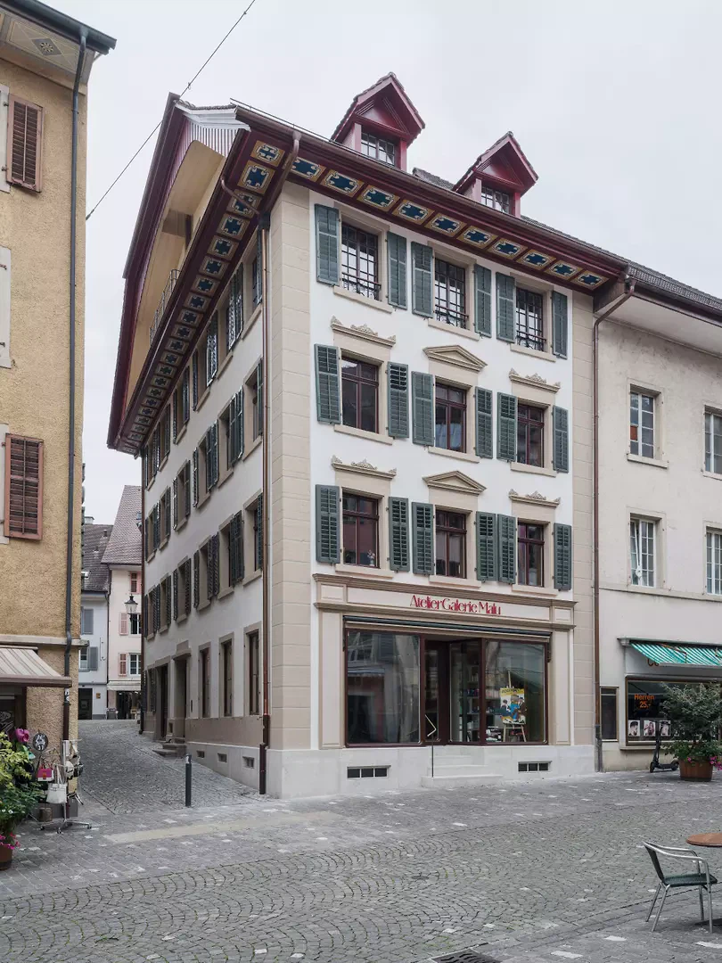 Fassade zur Marktgasse mit rekonstruierter Ladenfront