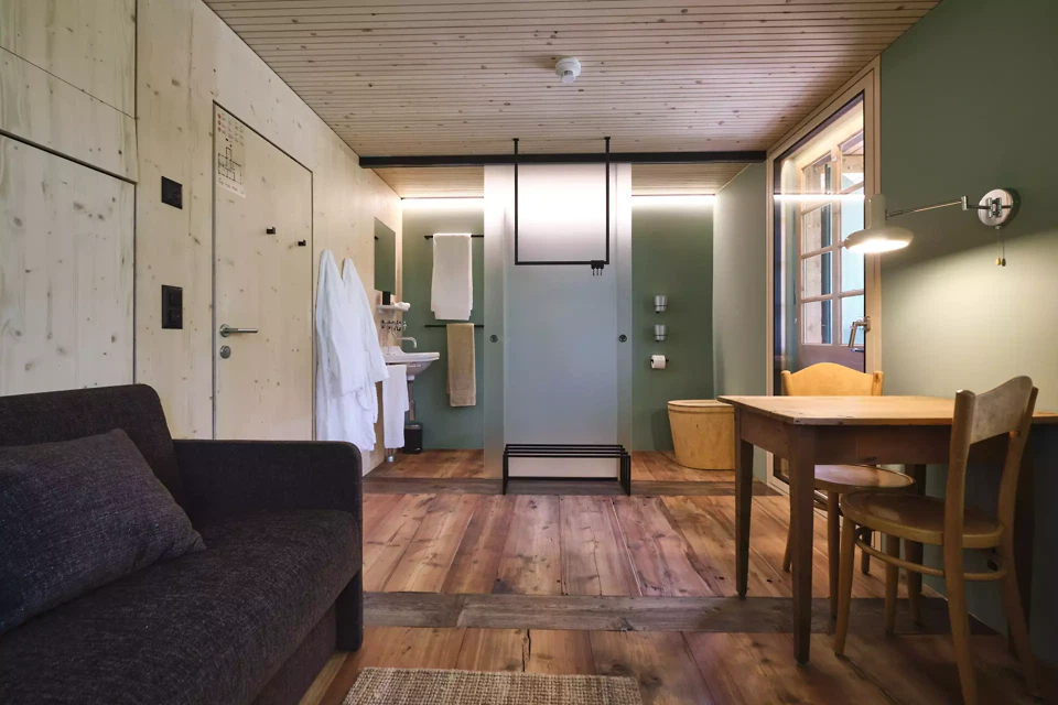 espace sanitaire dialoguant avec la chambre