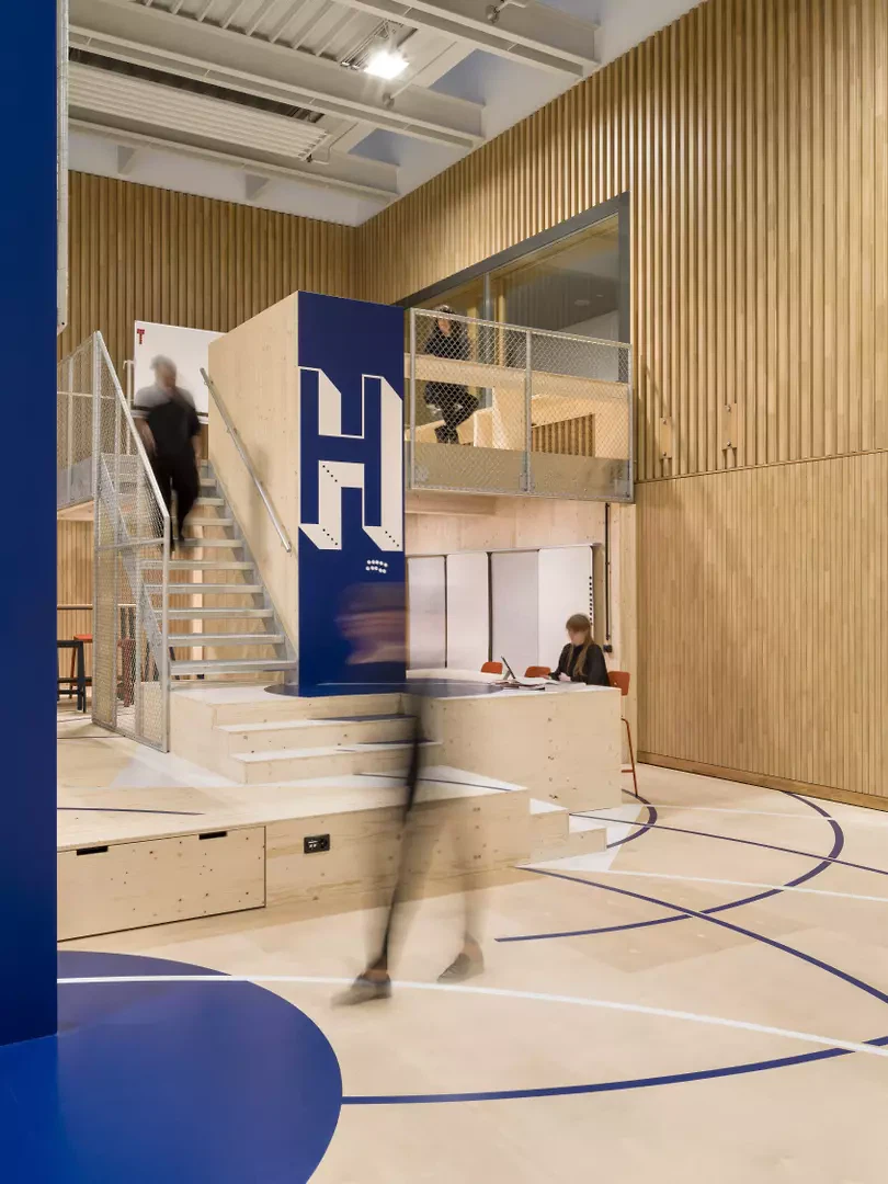 The Sphere: Podeste und Gallerien