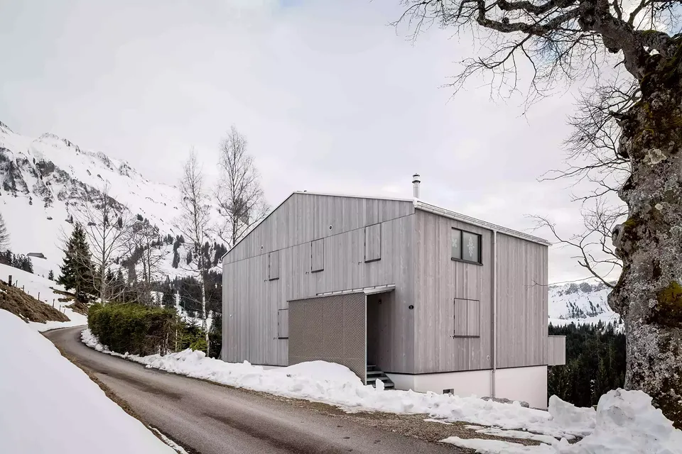 Nordost -/ Nordwestfassade