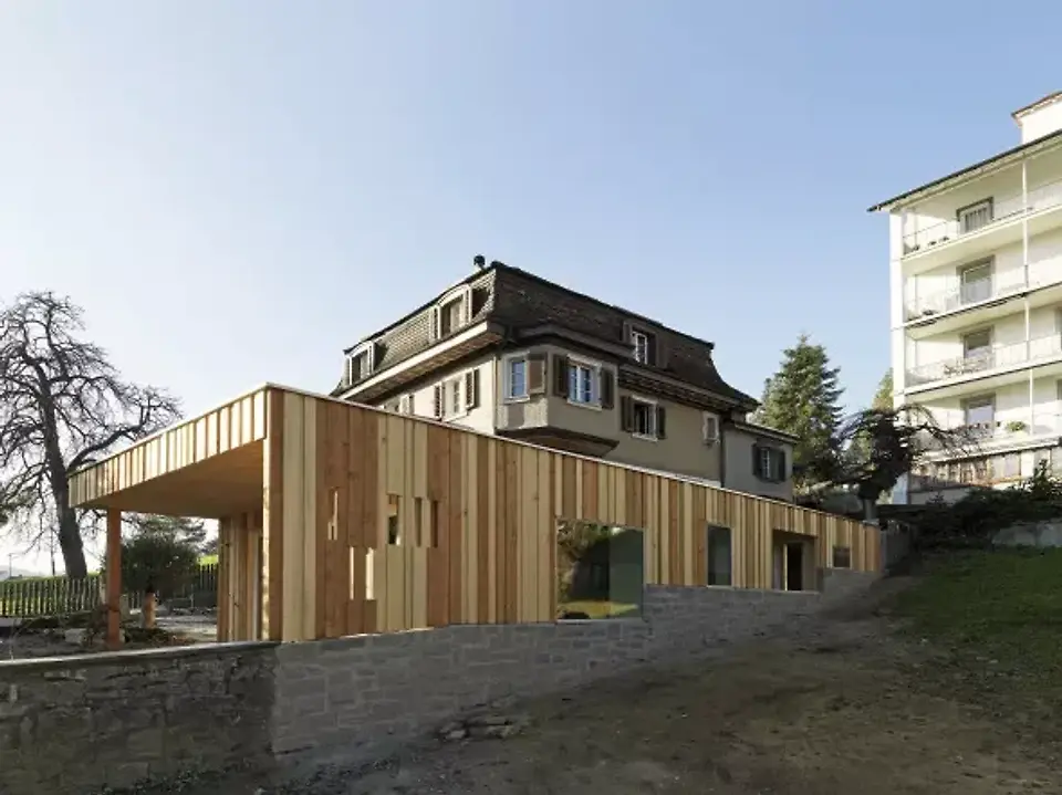 Neubau direkt an der Grenze zum Park hinter der Museggmasuer Foto: Serge Hasenböhler