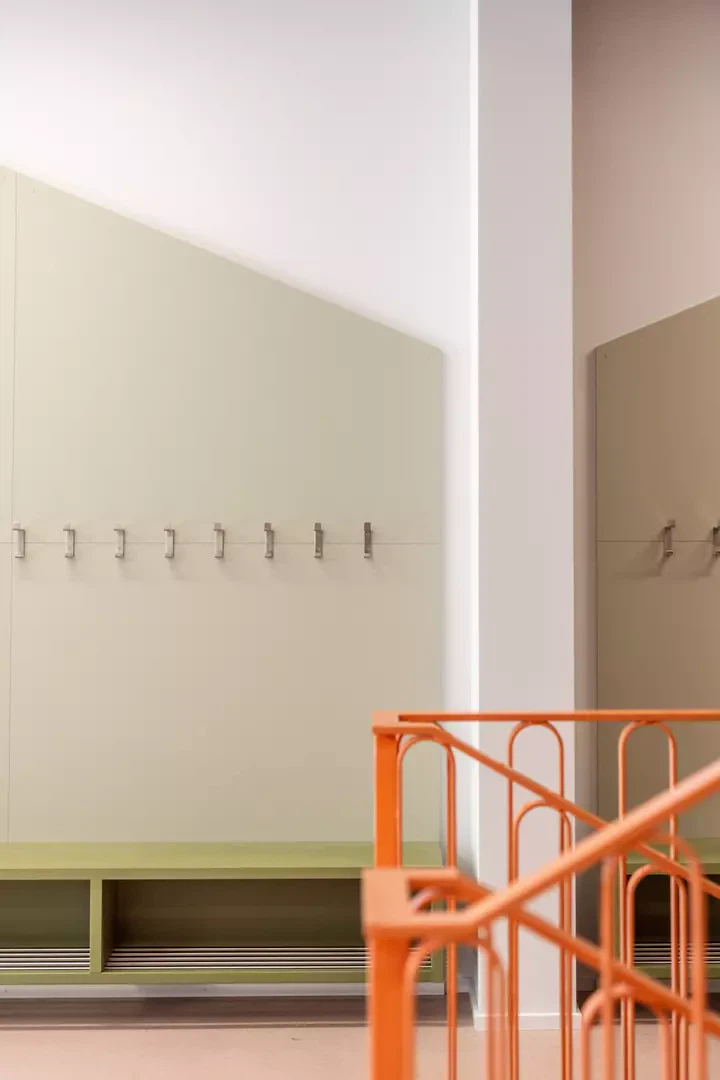 Treppenhaus Detail Garderobe