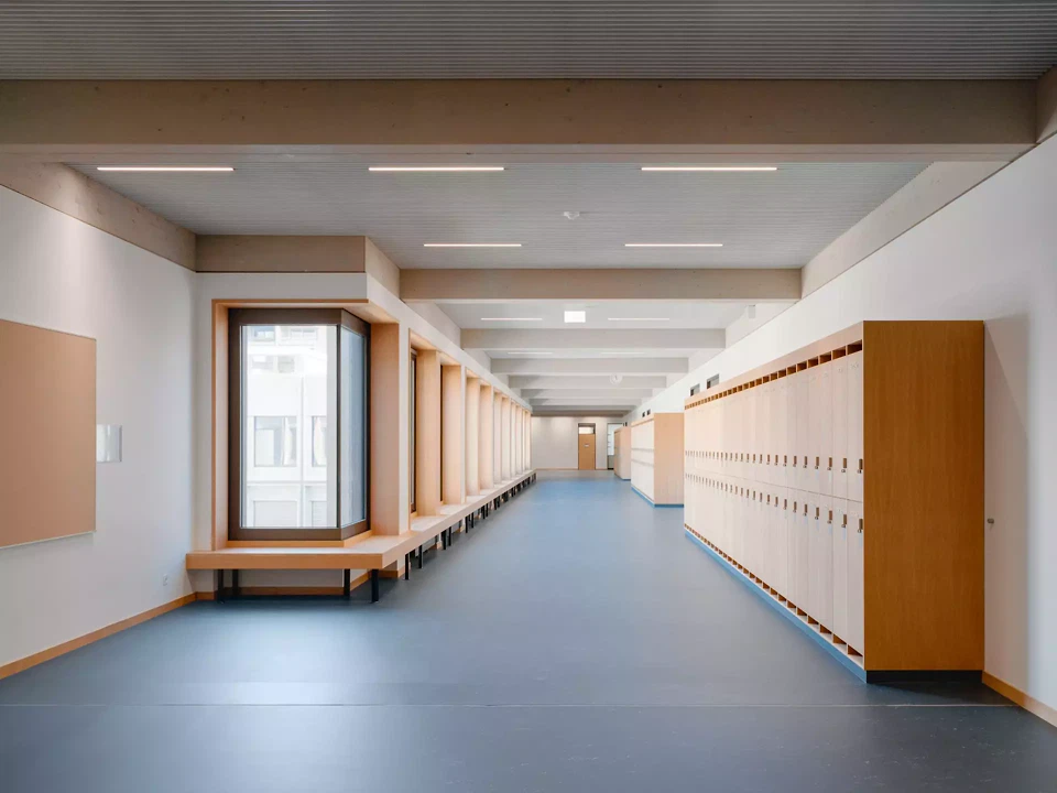 Das Erscheinungsbild der späten 1960er-Jahre bleibt auch im Korridor erhalten