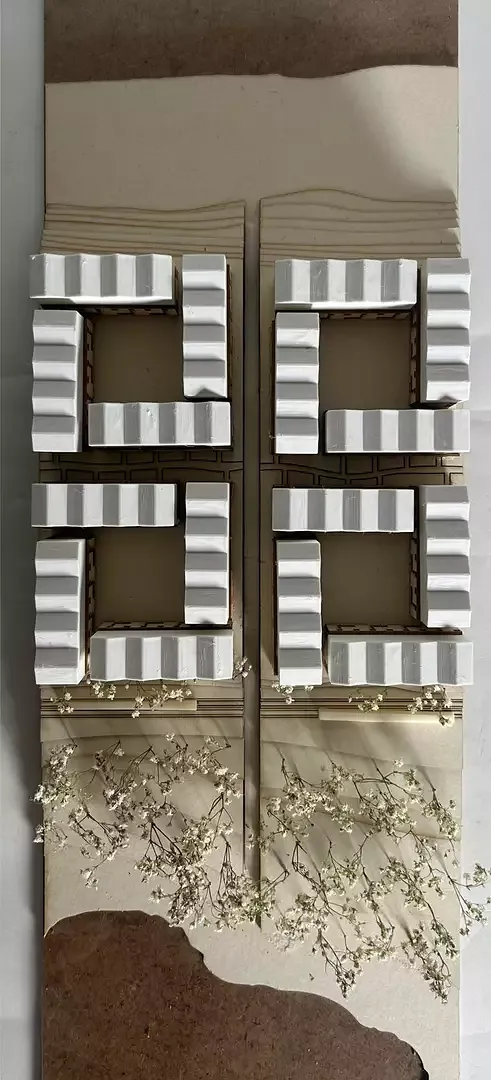 Des serres superposées sont implantées sur un bâtiment d’habitation.