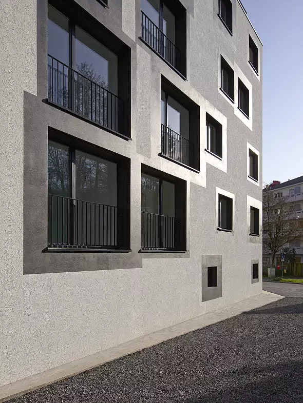Einrahmungen der Fenster