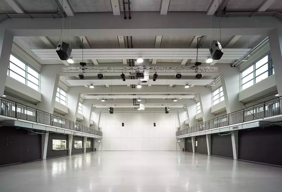Markthalle, Halle unterteiltteilt