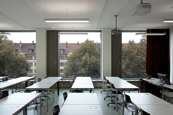 Salle de classe dans le bâtiment neuf