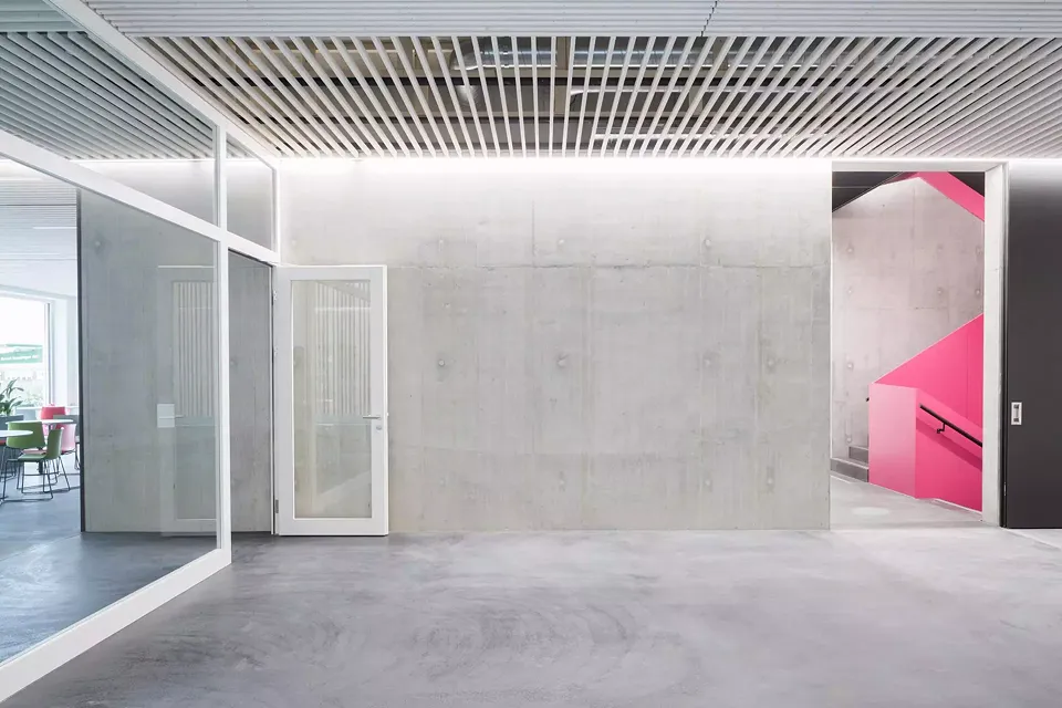 Entrée de l'immeuble de bureaux de 3-Plan