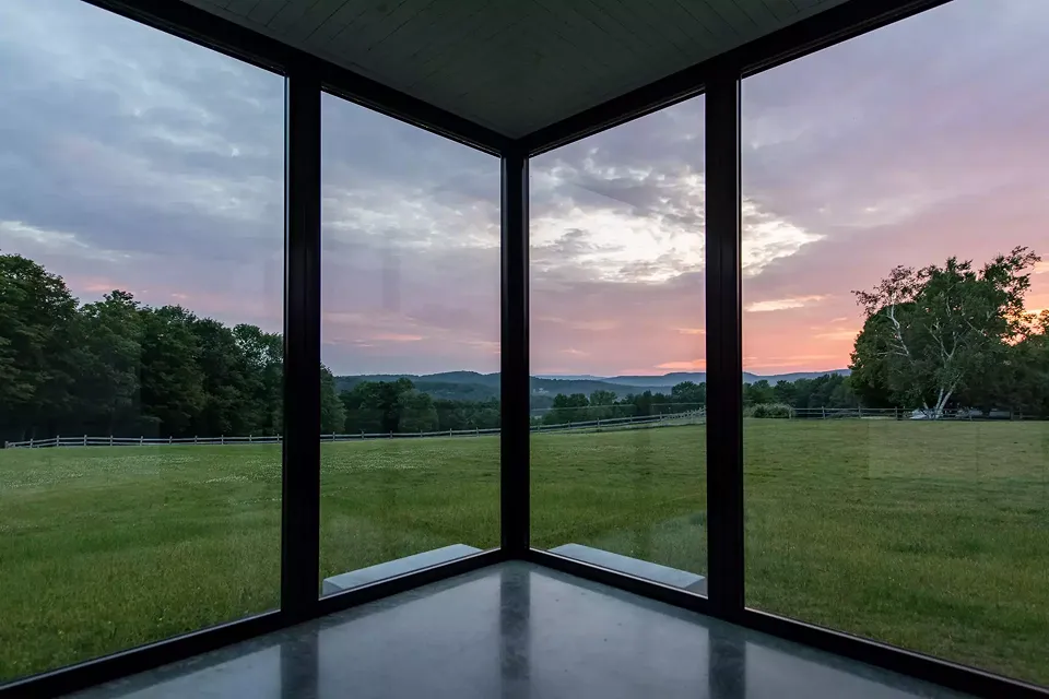 Ausblick Dämmerung Türen geschlossen